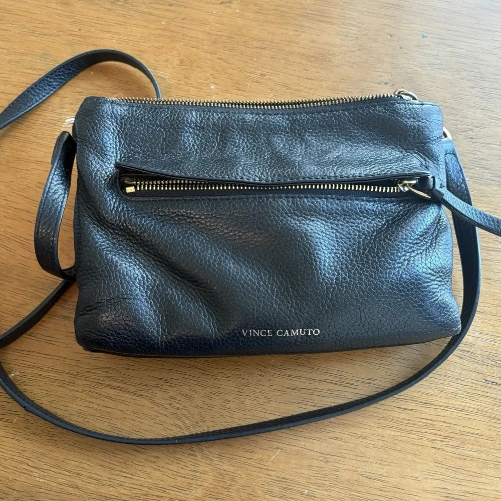 Vince Camuto Gally Pebbled Leather Top Zip Crossbody Shoulder‎ Bag Black Purse